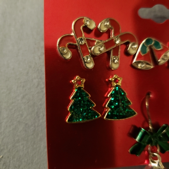 Assortment of Holiday/Winter earrings - Picture 5 of 5